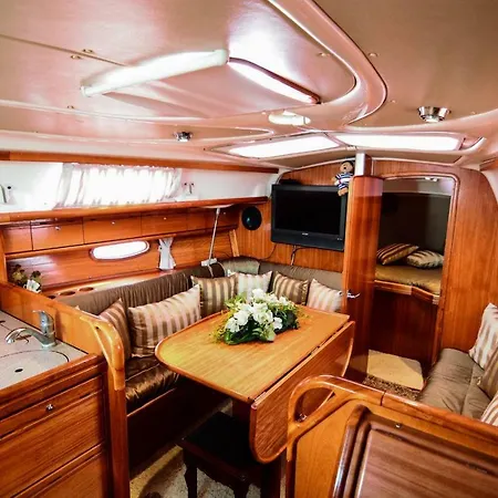 Yacht St. Anna