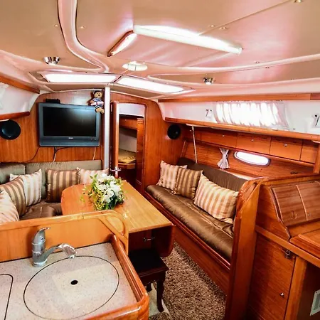 Yacht St. Anna *