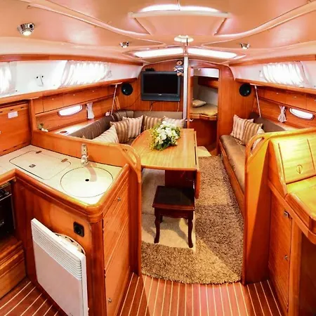 Yacht St. Anna Къща-лодка Варна